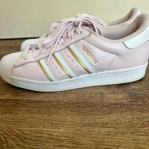 ⭐️⭐️Adidas Superstar Women Tennis Shoe⭐️⭐️